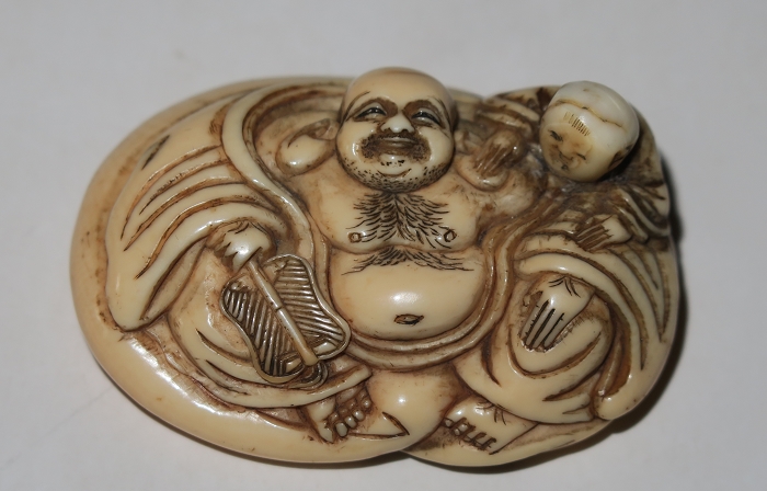 古根付『布袋と唐子』銘・天山 細密彫刻 縁起物 提物 古根付『布袋と唐子』銘・天山 細密彫刻 縁起物 提物 古根付『布袋と